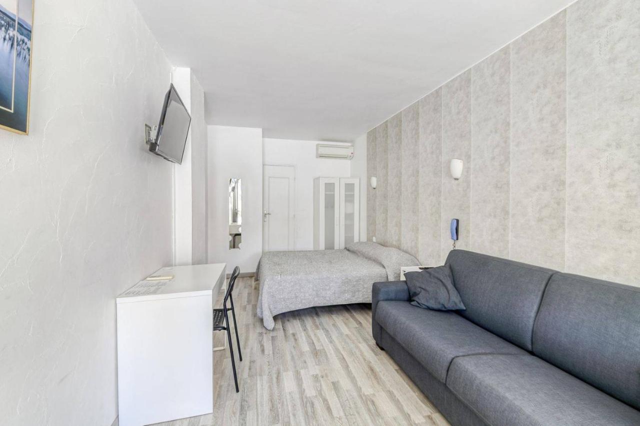 Hotel Vila Frontignan Bagian luar foto