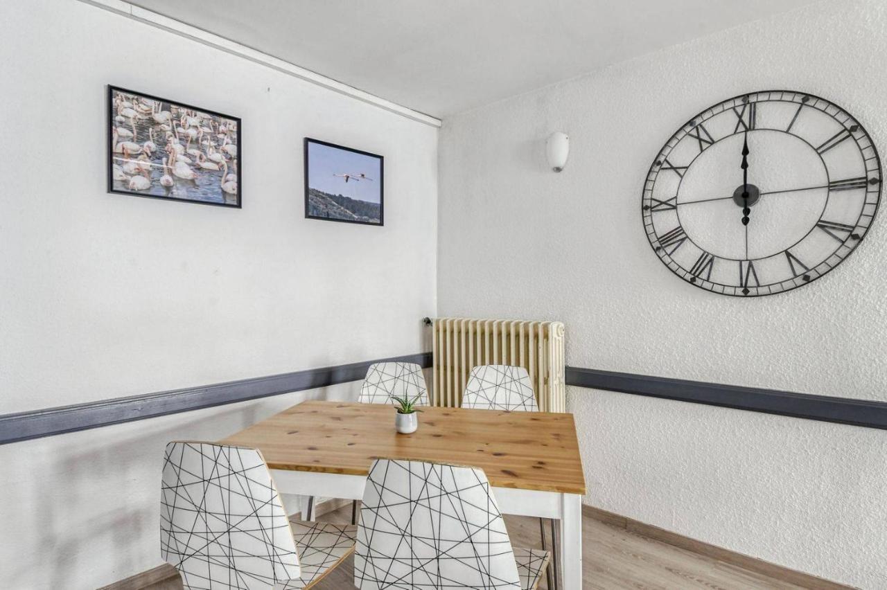 Hotel Vila Frontignan Bagian luar foto