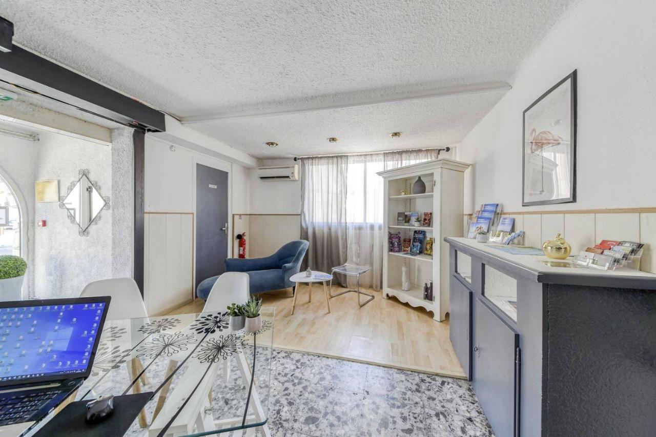 Hotel Vila Frontignan Bagian luar foto